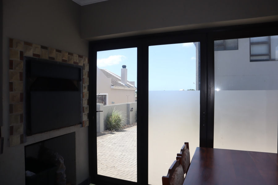 To Let 3 Bedroom Property for Rent in Wavecrest Eastern Cape